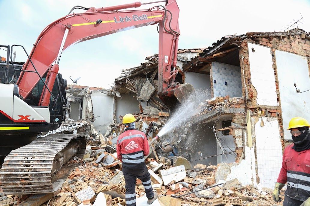 Fotografía de un predio en demolición 