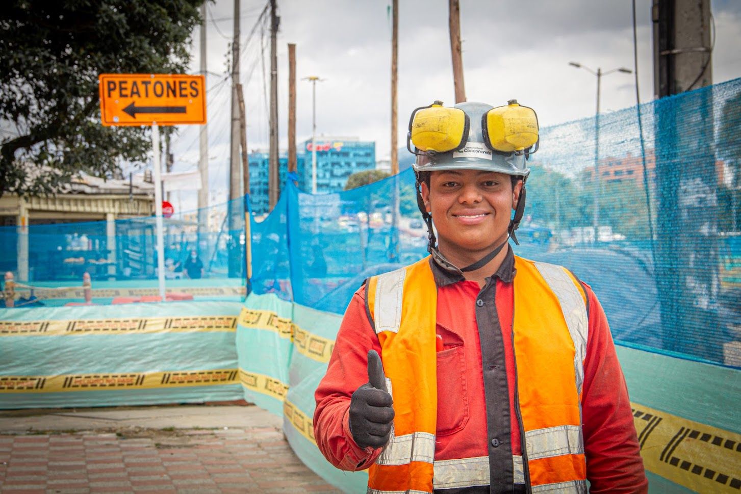 auxiliar de boal en obra de avenida 68