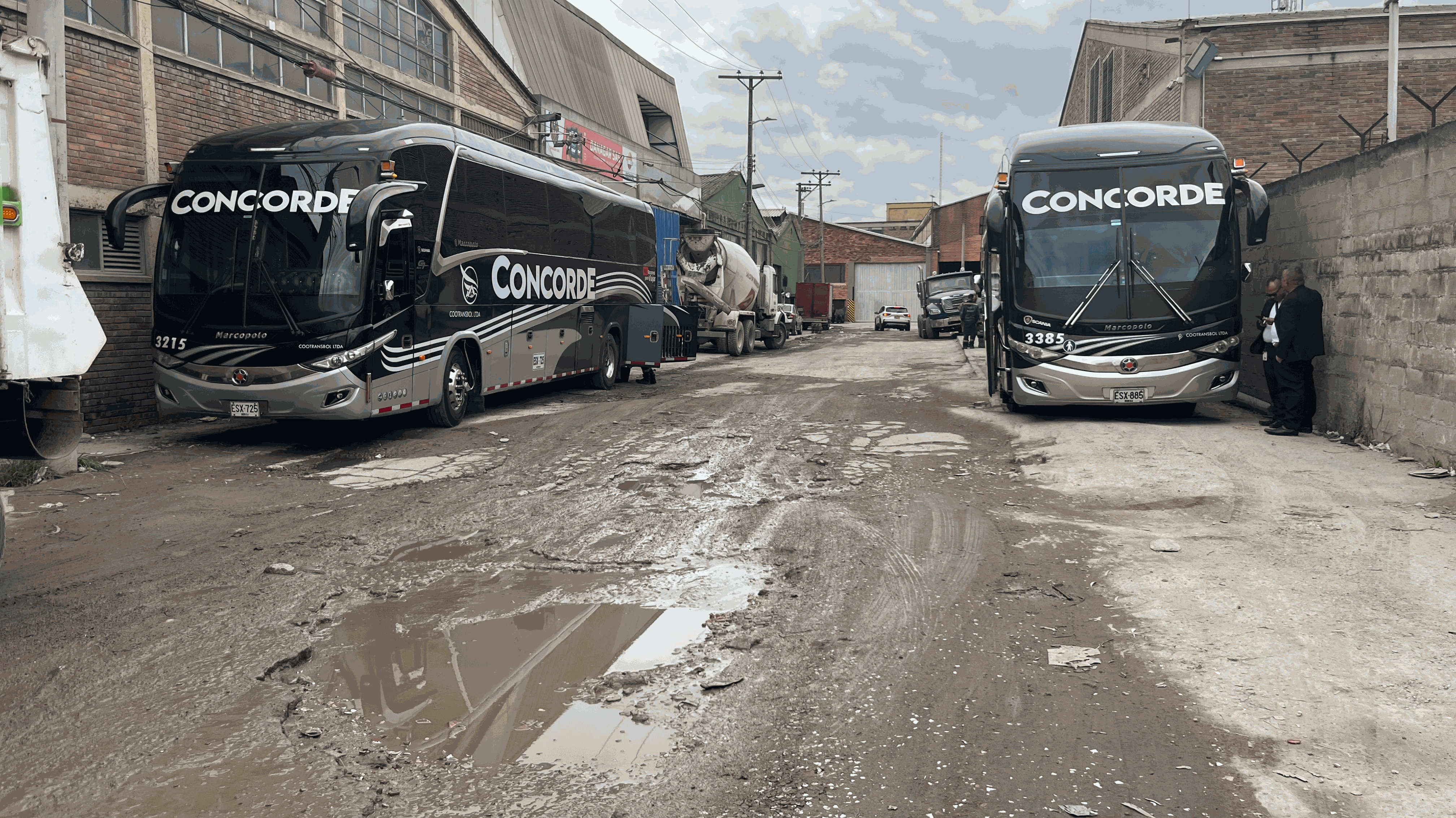 Puente vehicular sobre la quebrada Hoya del Ramo