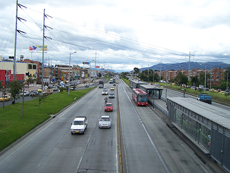 Puente peatonal avenida Primero De Mayo con carrera 71D