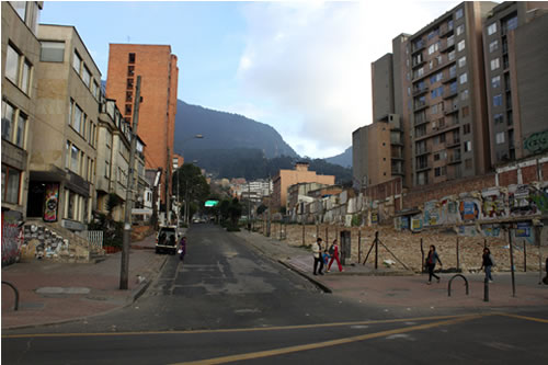 Hoy en día la calle 45 entre las carreras 13 y Séptima, tiene una calzada, la vía pasará a tener 2, una en sentido occidente-oriente y la otra en dirección oriente-occidente.
