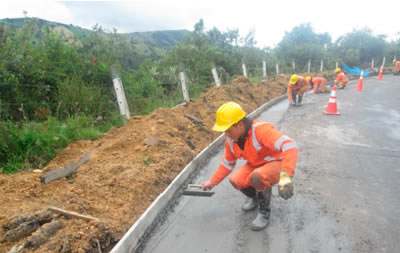 Construcción de cunetas entre el K8+000 y el K9+000 de la vía troncal Bolivariana