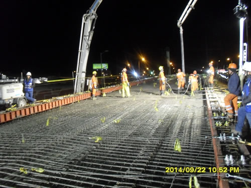 Durante 13 horas continuas, del 22 al 23 de septiembre se fundió el primer tramo de la rampa norte del acceso a la rotonda de tercer nivel sobre el puente vehicular de la calle sexta por NQS