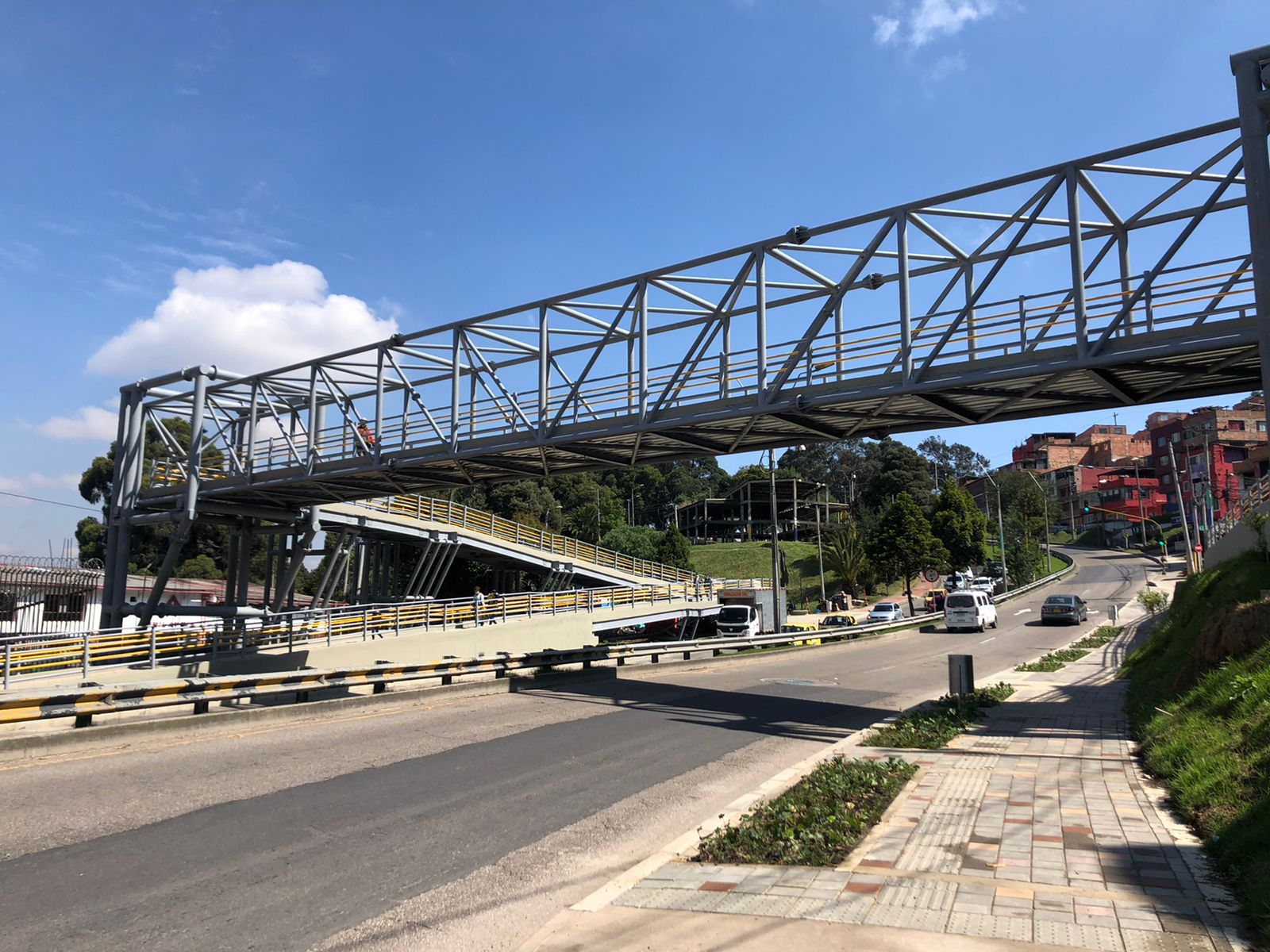 Puente peatonal en la Avenida Circunvalar con Calle 46