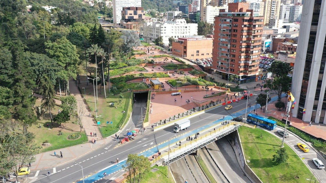 Fotografía aérea panorámica carrera séptima con 26