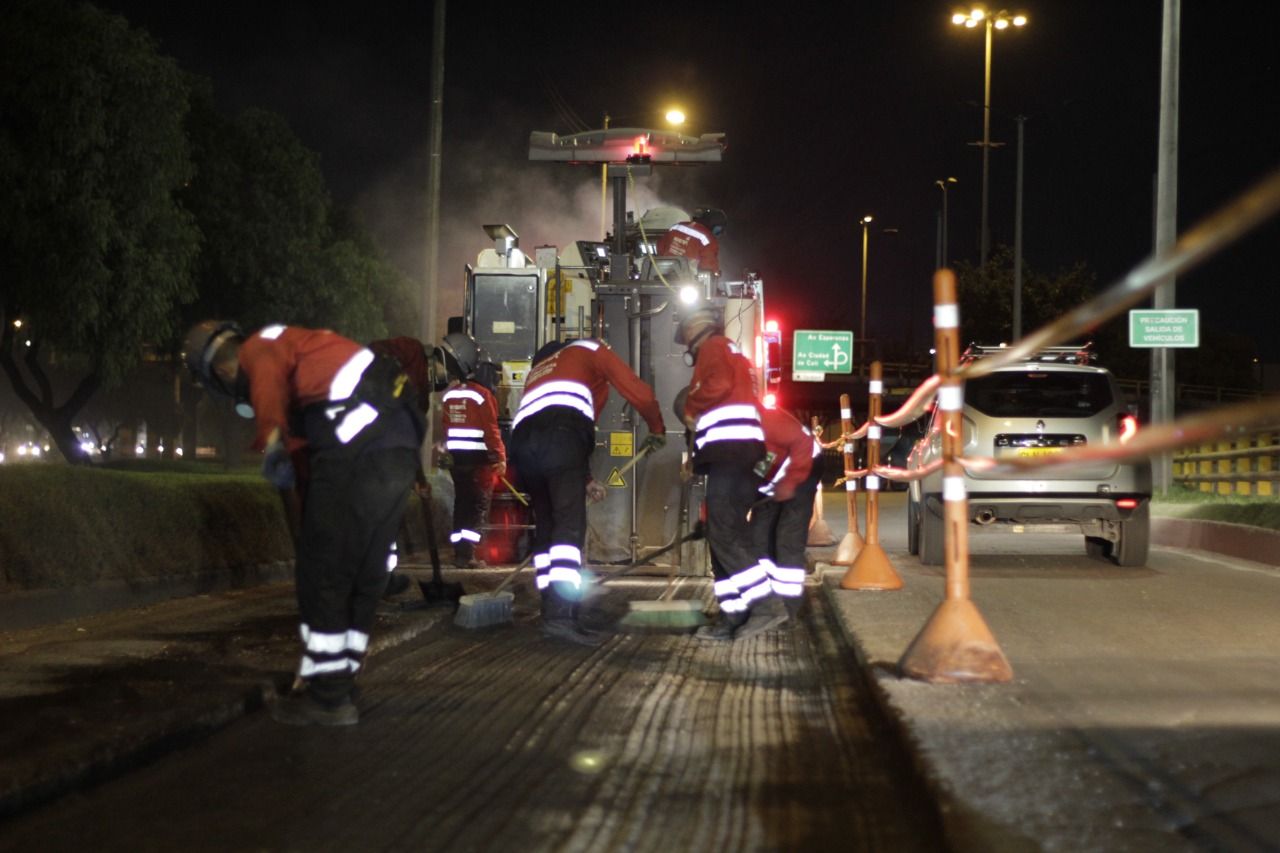 Trabajadores en obras nocturnas Avenida Boyacá