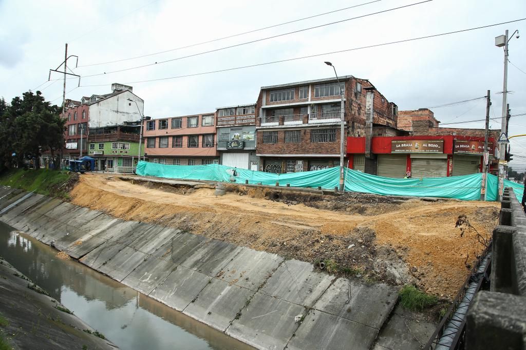 fotografía obras de la Avenida 68 con 3