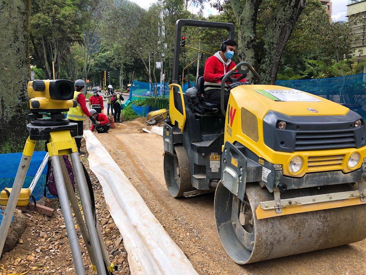 Trabajadores en las obras del IDU