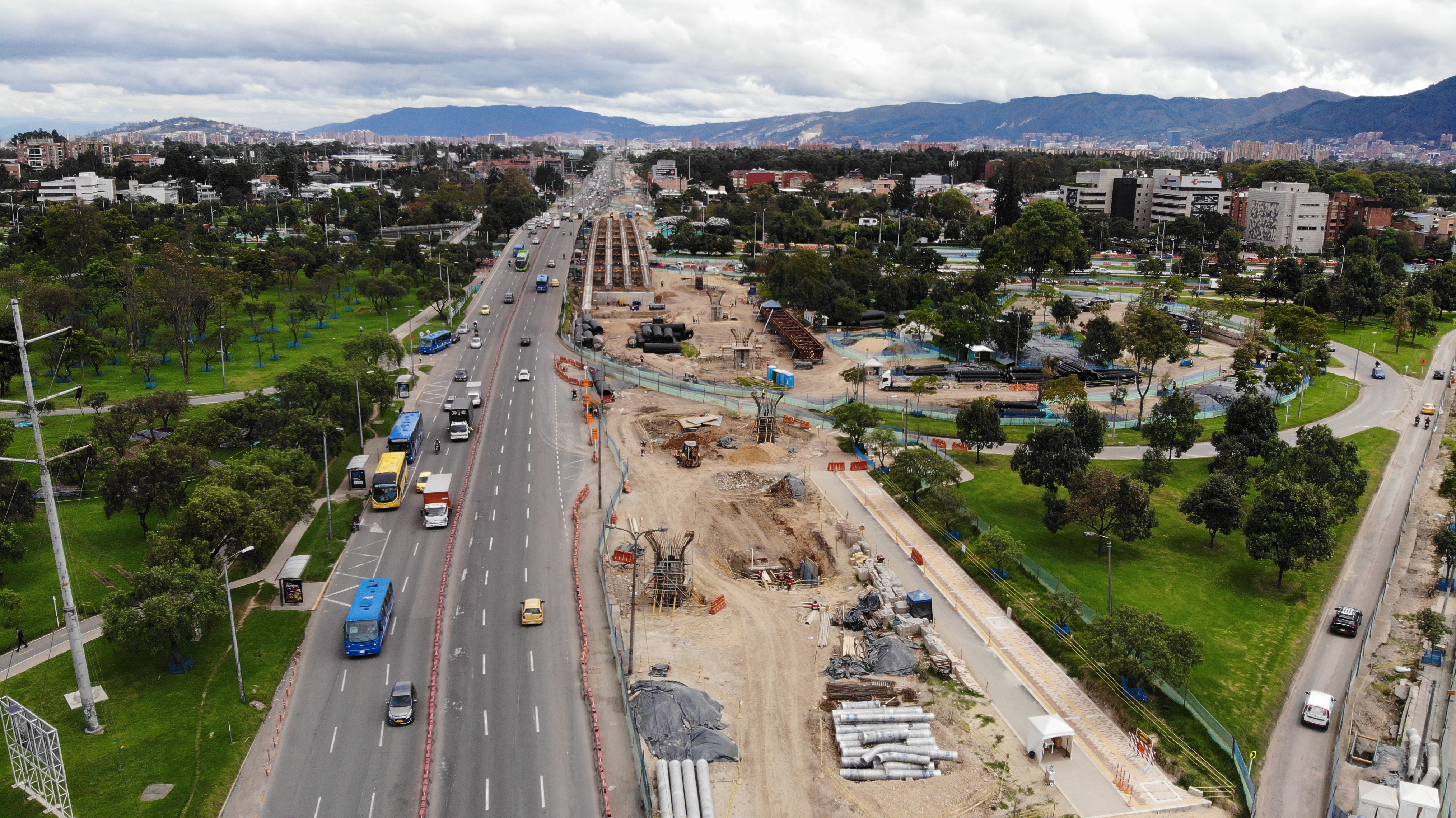 Toma aérea Obra de avenida 68 grupo 5
