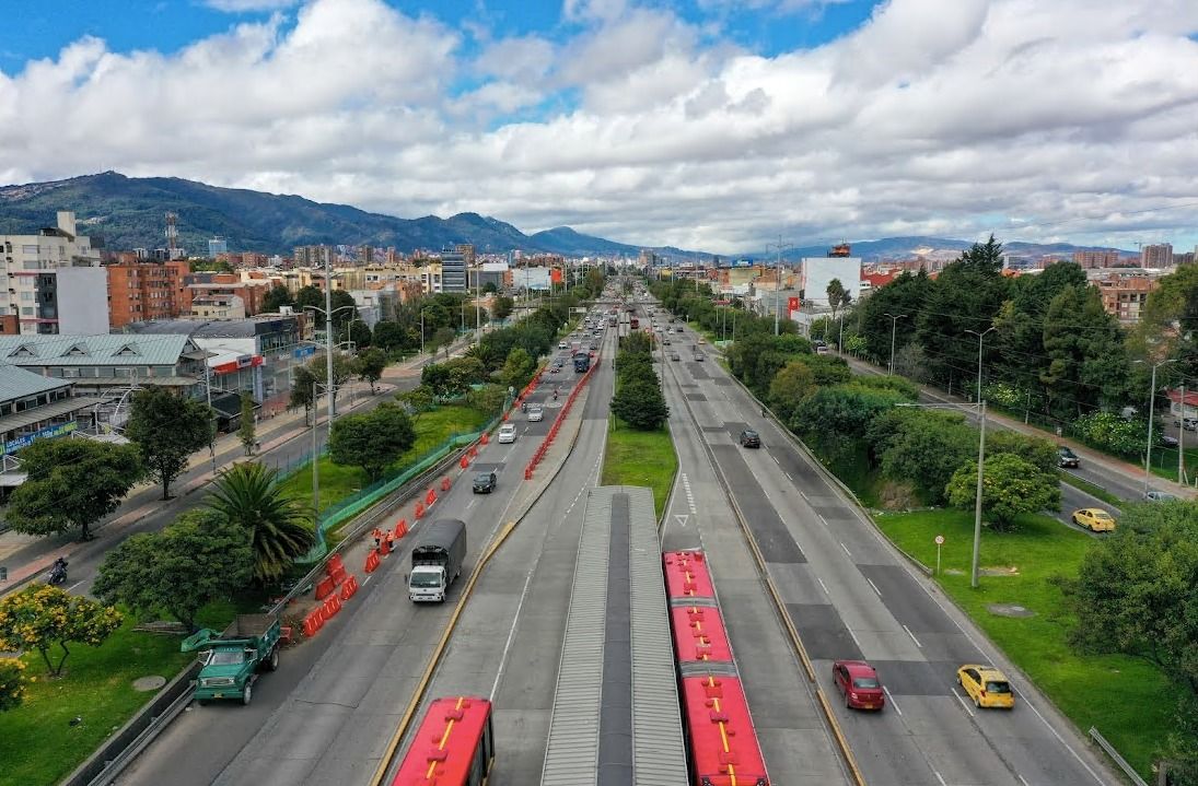 imagen aérea de maletines en autopista norte