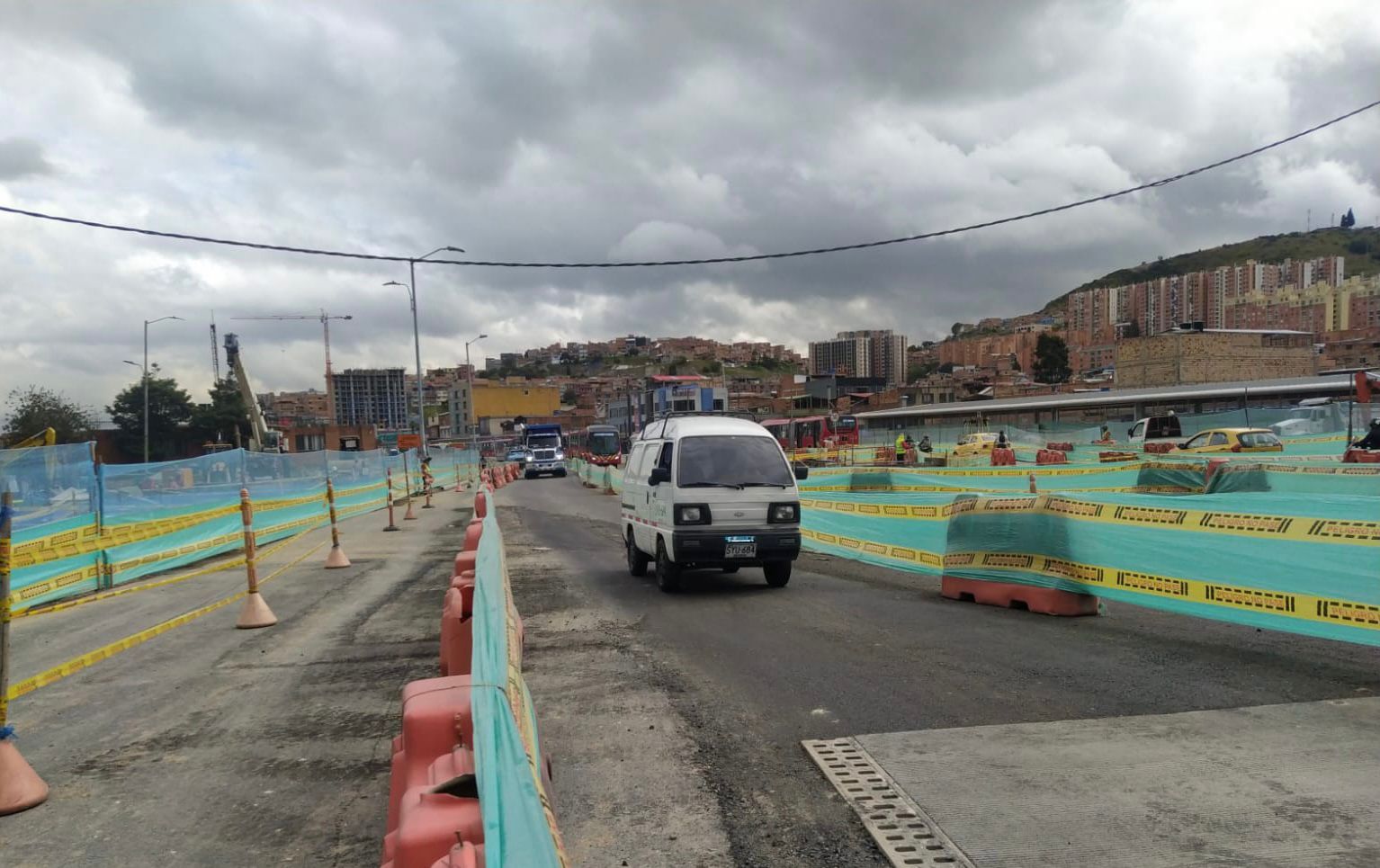 costado occidental del puente vehicular Chiguaza