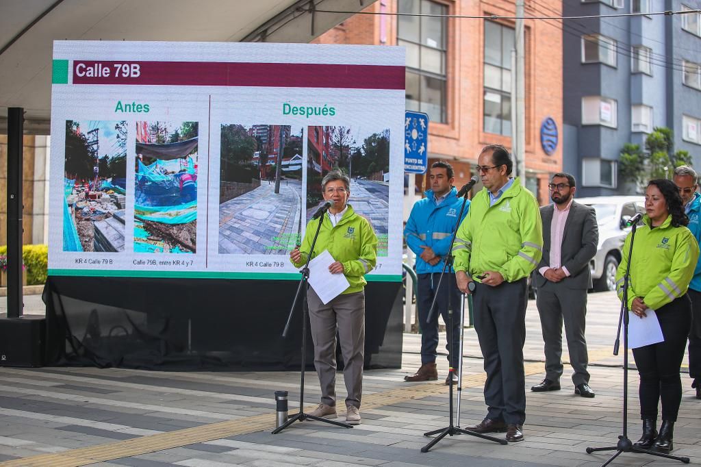 Fotografía alcaldesa de bogotá con director del idu 
