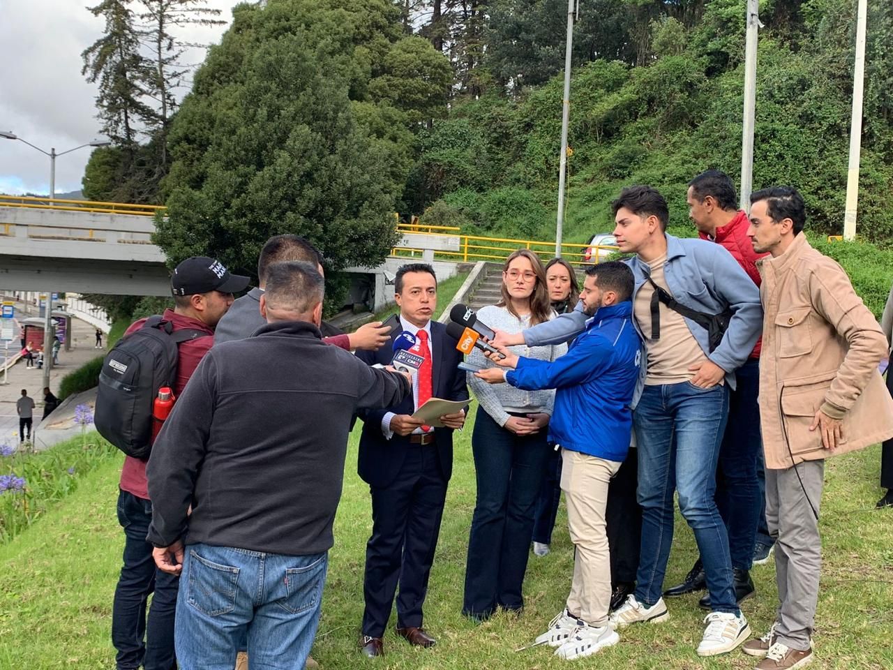 El director del IDU, Orlando Molano en reuda de prensa