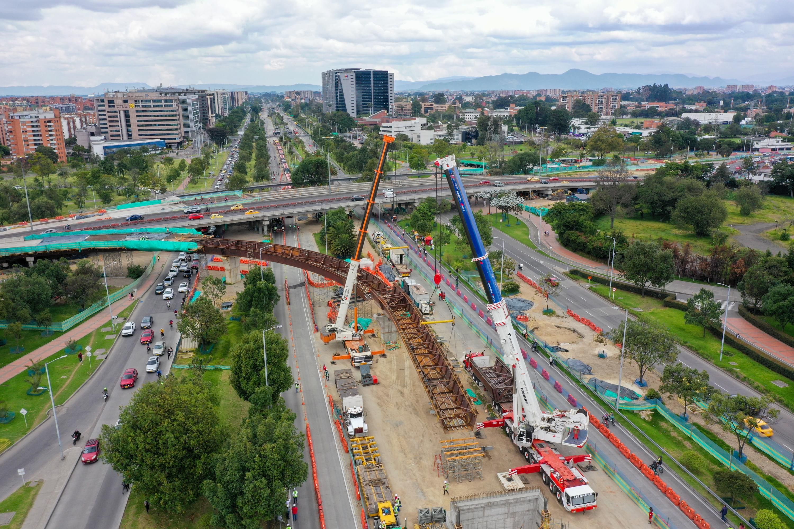 Panorámira del izaje del puente de la calle 26 con avenida 68