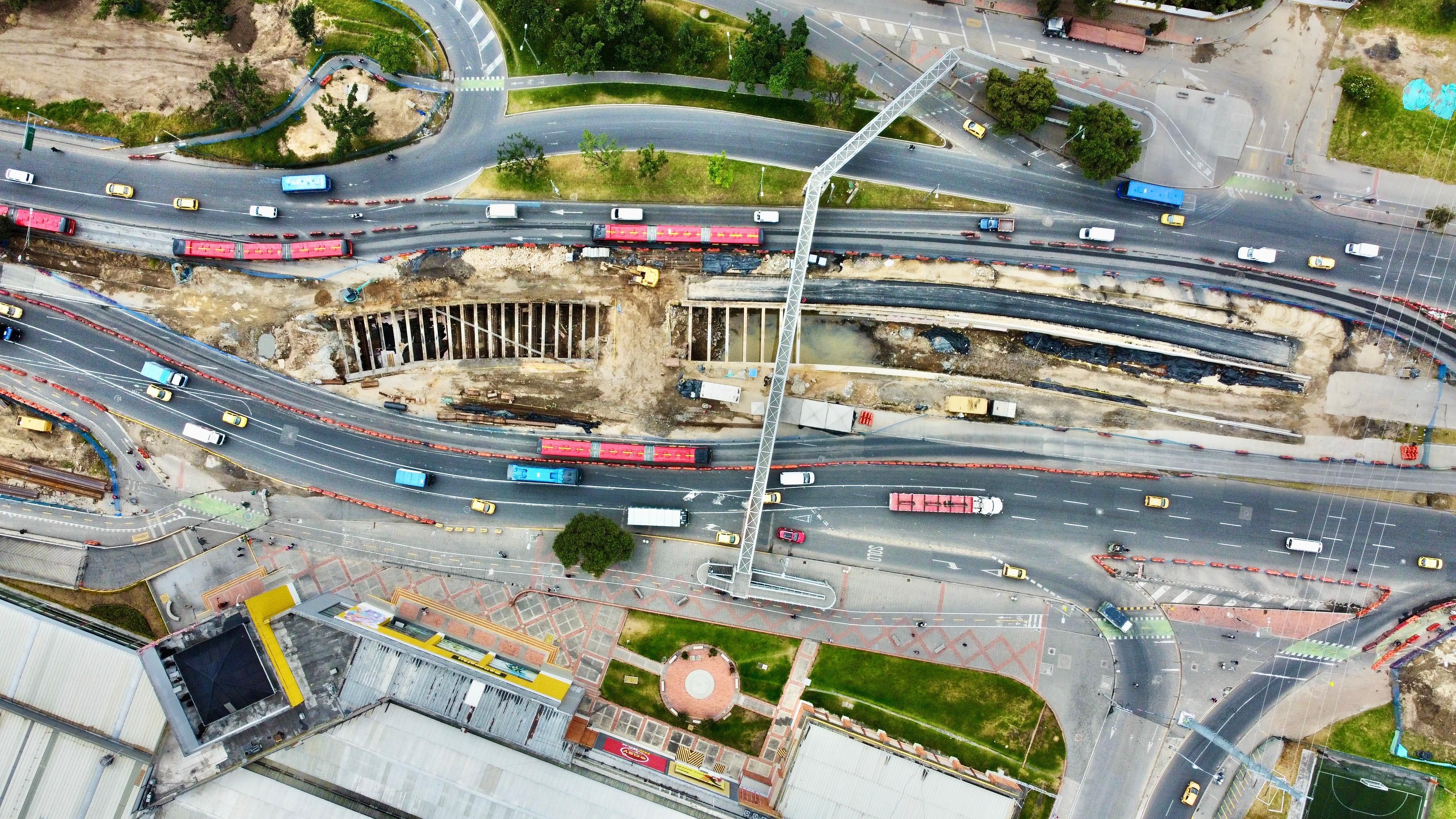 Imágen aérea que muestra los avances del deprimido vehicular sobre la av. Las Américas
