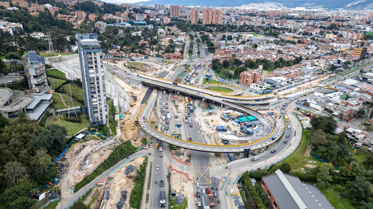 Los tres puentes vehiculares que se contruyen en la intersección de la av. Boyacá con calle 127 están sobre el 99 % de avance